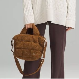 Lululemon quilted crossbody bag 5L